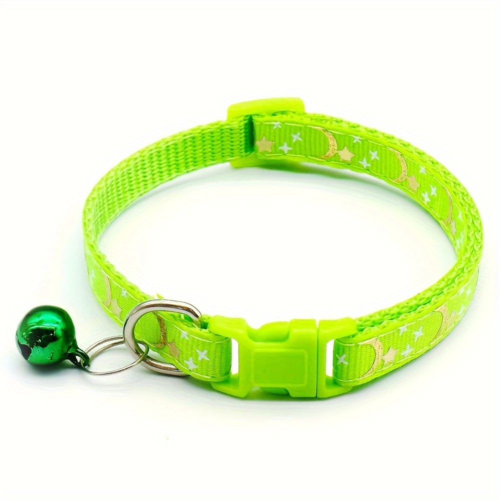 Bom, Bonito e Barato! ✨ Coleira Ajustável para Gatos – Estampa Estrelas & Lua + Guizo Charmoso